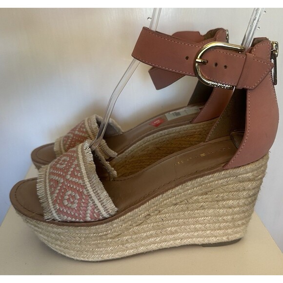 NEW Tommy Hilfiger Terrin Ankle Strap Wedge Sandals, Light Pink Size 8.5 - Picture 2 of 6